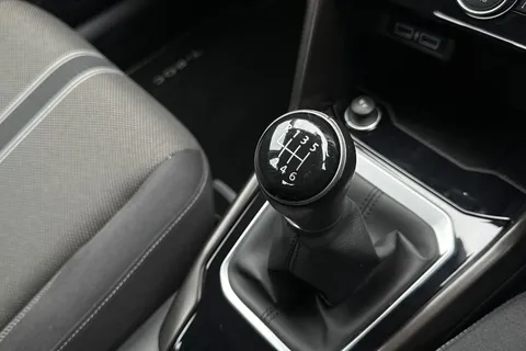 CY19VGJ Volkswagen T-Roc 1.6 TDI SE Euro 6 (s/s) 5dr Thumbnail #55