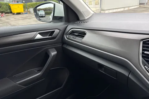 CY19VGJ Volkswagen T-Roc 1.6 TDI SE Euro 6 (s/s) 5dr Thumbnail #60