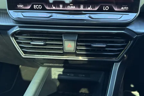 VX74ZWH CUPRA Formentor 1.5 eHybrid 272 VZ First Edition 5dr DSG Thumbnail #23