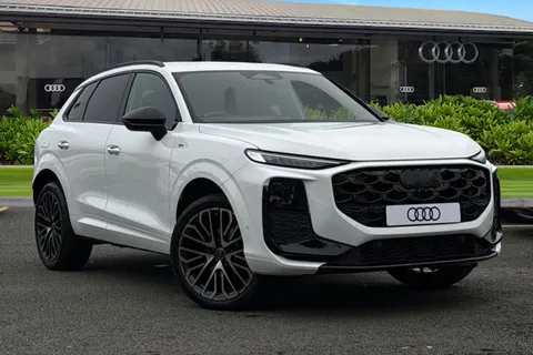  Audi Q3 1.5 TFSI Edition 1 S Tronic Euro 6 (s/s) 5dr Thumbnail #2