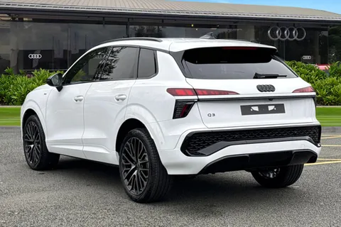  Audi Q3 1.5 TFSI Edition 1 S Tronic Euro 6 (s/s) 5dr Thumbnail #3