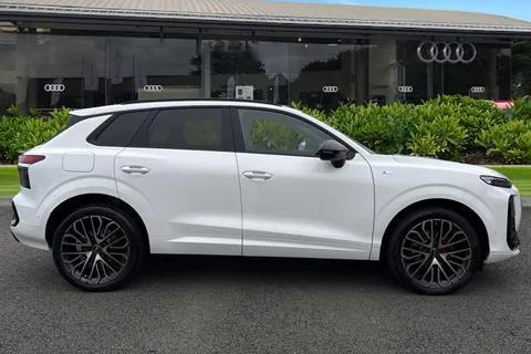  Audi Q3 1.5 TFSI Edition 1 S Tronic Euro 6 (s/s) 5dr Thumbnail #4