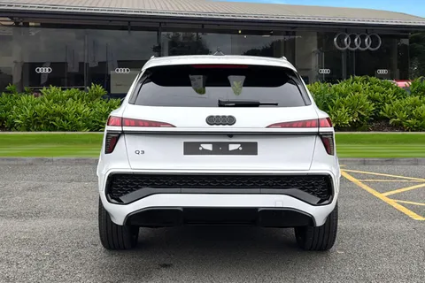  Audi Q3 1.5 TFSI Edition 1 S Tronic Euro 6 (s/s) 5dr Thumbnail #5