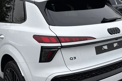  Audi Q3 1.5 TFSI Edition 1 S Tronic Euro 6 (s/s) 5dr Thumbnail #8