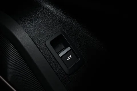 AF74VNA Audi Q5 Black Edition 40 TDI quattro 204 PS S tronic Thumbnail #43