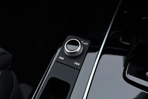 AF74VNA Audi Q5 Black Edition 40 TDI quattro 204 PS S tronic Thumbnail #44