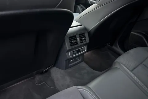 AF74VNA Audi Q5 Black Edition 40 TDI quattro 204 PS S tronic Thumbnail #54