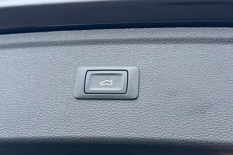 AF74VNA Audi Q5 Black Edition 40 TDI quattro 204 PS S tronic Thumbnail #55