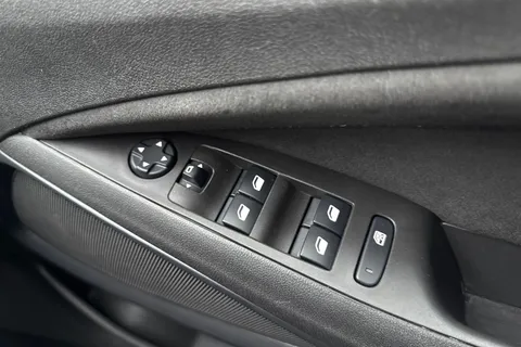 BW21WVU Vauxhall Crossland 1.2 Turbo [130] Ultimate Nav 5dr Auto Thumbnail #39