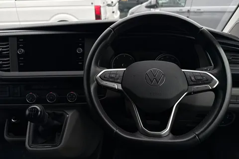 DE74JMV Volkswagen Transporter 2.0 TDI 110 Highline Van Thumbnail #17