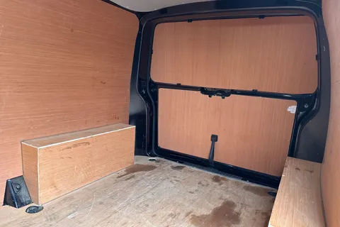 DE74JMV Volkswagen Transporter 2.0 TDI 110 Highline Van Thumbnail #18