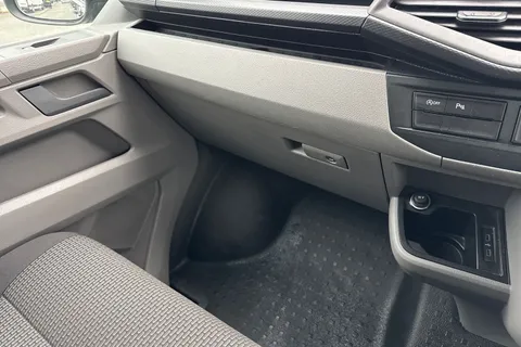 DE74JMV Volkswagen Transporter 2.0 TDI 110 Highline Van Thumbnail #19