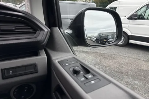 DE74JMV Volkswagen Transporter 2.0 TDI 110 Highline Van Thumbnail #20