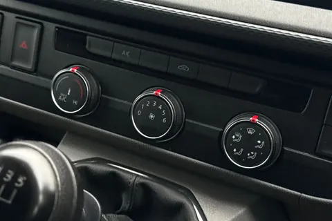 DE74JMV Volkswagen Transporter 2.0 TDI 110 Highline Van Thumbnail #21