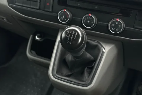 DE74JMV Volkswagen Transporter 2.0 TDI 110 Highline Van Thumbnail #22