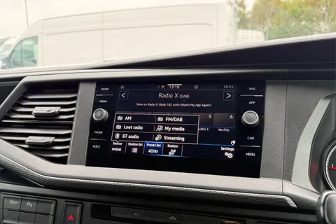 DE74JMV Volkswagen Transporter 2.0 TDI 110 Highline Van Thumbnail #46