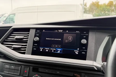 DE74JMV Volkswagen Transporter 2.0 TDI 110 Highline Van Thumbnail #47