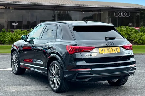 PX75YVO Audi Q3 Black Edition 35 TFSI 150 PS S tronic Thumbnail #3