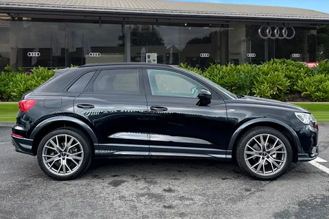 PX75YVO Audi Q3 Black Edition 35 TFSI 150 PS S tronic Thumbnail #4