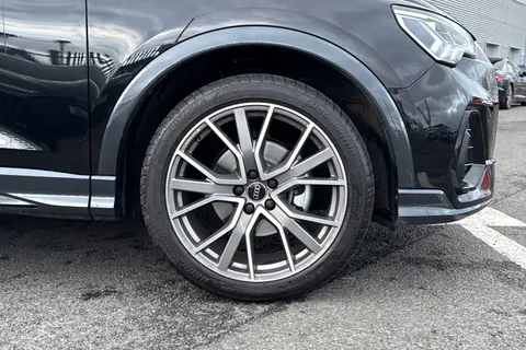 PX75YVO Audi Q3 Black Edition 35 TFSI 150 PS S tronic Thumbnail #10