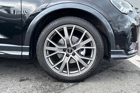 PX75YVO Audi Q3 Black Edition 35 TFSI 150 PS S tronic Thumbnail #11