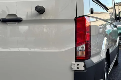 BT75EMF Volkswagen Crafter 2.0 TDI 177PS Commerce Plus High Roof Auto-Twin Slider Thumbnail #37