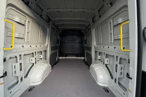 BT75EMF Volkswagen Crafter 2.0 TDI 177PS Commerce Plus High Roof Auto-Twin Slider Thumbnail #42