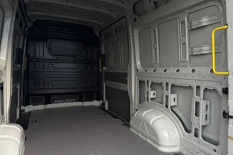 BT75EMF Volkswagen Crafter 2.0 TDI 177PS Commerce Plus High Roof Auto-Twin Slider Thumbnail #43