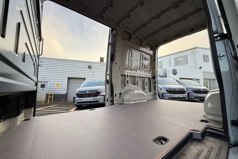 BT75EMF Volkswagen Crafter 2.0 TDI 177PS Commerce Plus High Roof Auto-Twin Slider Thumbnail #45