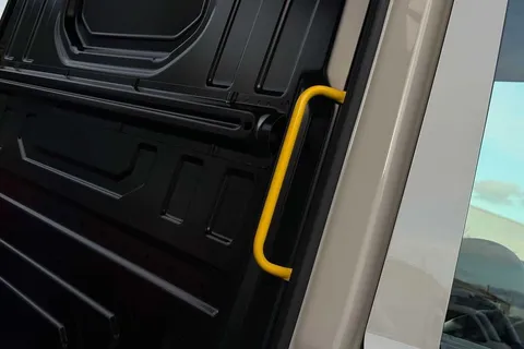 BT75EMF Volkswagen Crafter 2.0 TDI 177PS Commerce Plus High Roof Auto-Twin Slider Thumbnail #48