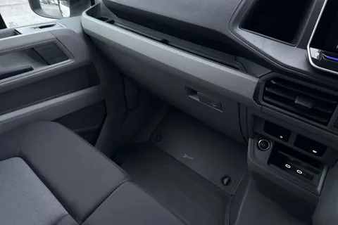 DC75EAA Volkswagen Crafter CR35 Single cab Dropside LWB 163 PS 2.0 TDI 6sp Manual RWD Thumbnail #20