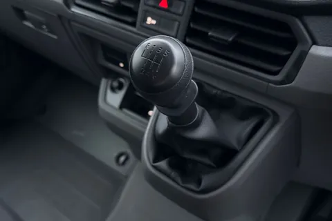 DC75EAA Volkswagen Crafter CR35 Single cab Dropside LWB 163 PS 2.0 TDI 6sp Manual RWD Thumbnail #23