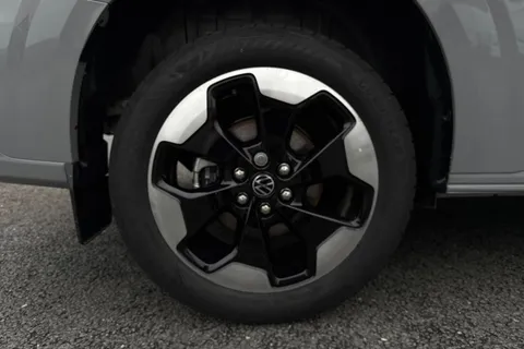 DC75FKU Volkswagen Transporter T28 Panel Van Commerce Pro SWB 150 PS 2.0 TDI 8sp Automatic Thumbnail #10