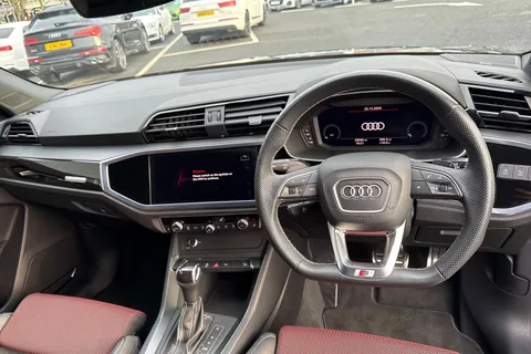 PX72YCR Audi Q3 Black Edition 40 TDI quattro 200 PS S tronic Thumbnail #18