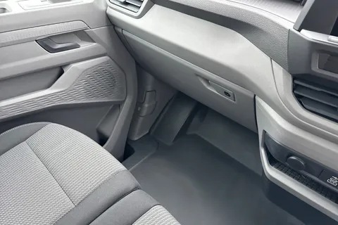 DC75FKU Volkswagen Transporter T28 Panel Van Commerce Pro SWB 150 PS 2.0 TDI 8sp Automatic Thumbnail #19