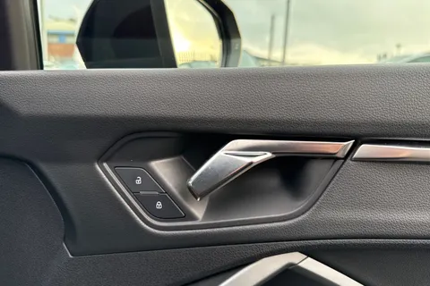 PX72YCR Audi Q3 Black Edition 40 TDI quattro 200 PS S tronic Thumbnail #21