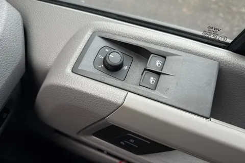 MF75FCM Volkswagen Crafter CR35 Panel van Commerce Plus LWB 140 PS 2.0 TDI 6sp Manual FWD Thumbnail #18