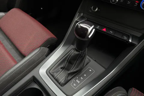 PX72YCR Audi Q3 Black Edition 40 TDI quattro 200 PS S tronic Thumbnail #23