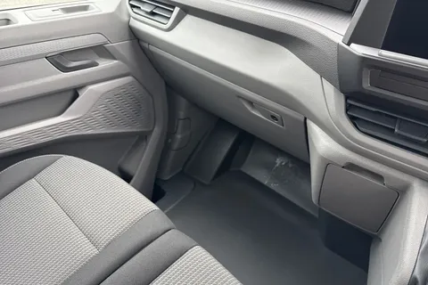 DC75FVM Volkswagen Transporter T28 Panel Van Commerce Pro SWB 150 PS 2.0 TDI 6sp Manual -  Delivery Miles Thumbnail #20