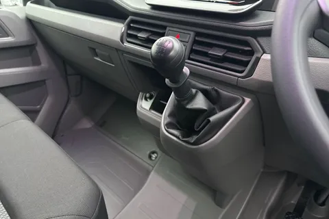 MF75FCX Volkswagen Crafter 2.0 TDI 140PS Commerce High Roof Van Auto Thumbnail #20