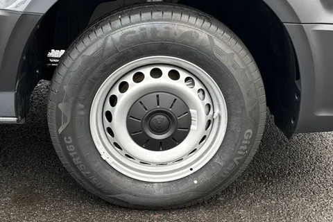 MF75FCM Volkswagen Crafter CR35 Panel van Commerce Plus LWB 140 PS 2.0 TDI 6sp Manual FWD Thumbnail #22