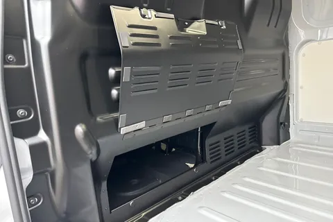 DC75FKU Volkswagen Transporter T28 Panel Van Commerce Pro SWB 150 PS 2.0 TDI 8sp Automatic Thumbnail #31