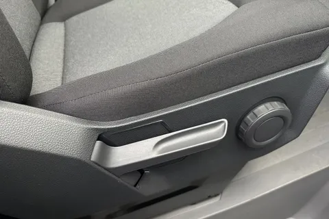 MF75FCM Volkswagen Crafter CR35 Panel van Commerce Plus LWB 140 PS 2.0 TDI 6sp Manual FWD Thumbnail #32