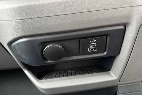 DC75FKU Volkswagen Transporter T28 Panel Van Commerce Pro SWB 150 PS 2.0 TDI 8sp Automatic Thumbnail #37