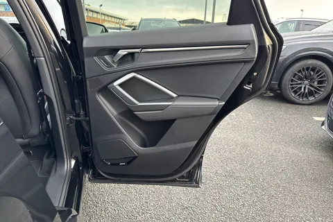 PX72YCR Audi Q3 Black Edition 40 TDI quattro 200 PS S tronic Thumbnail #43