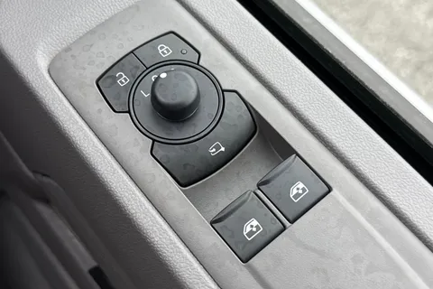 DC75FKU Volkswagen Transporter T28 Panel Van Commerce Pro SWB 150 PS 2.0 TDI 8sp Automatic Thumbnail #42