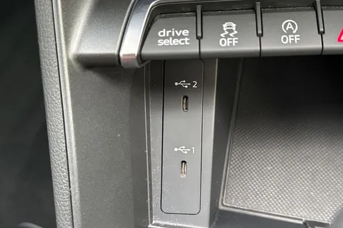 PX72YCR Audi Q3 Black Edition 40 TDI quattro 200 PS S tronic Thumbnail #61