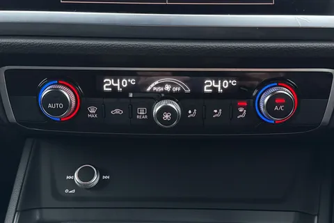 WR22USW Audi Q3 Black Edition 35 TFSI  150 PS 6-speed Thumbnail #23