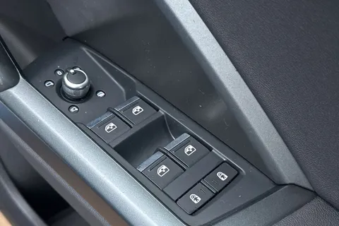 WR22USW Audi Q3 Black Edition 35 TFSI  150 PS 6-speed Thumbnail #43