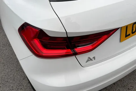 LO69UMD Audi A1 1.0 TFSI 25 Technik Sportback Euro 6 (s/s) 5dr Thumbnail #8